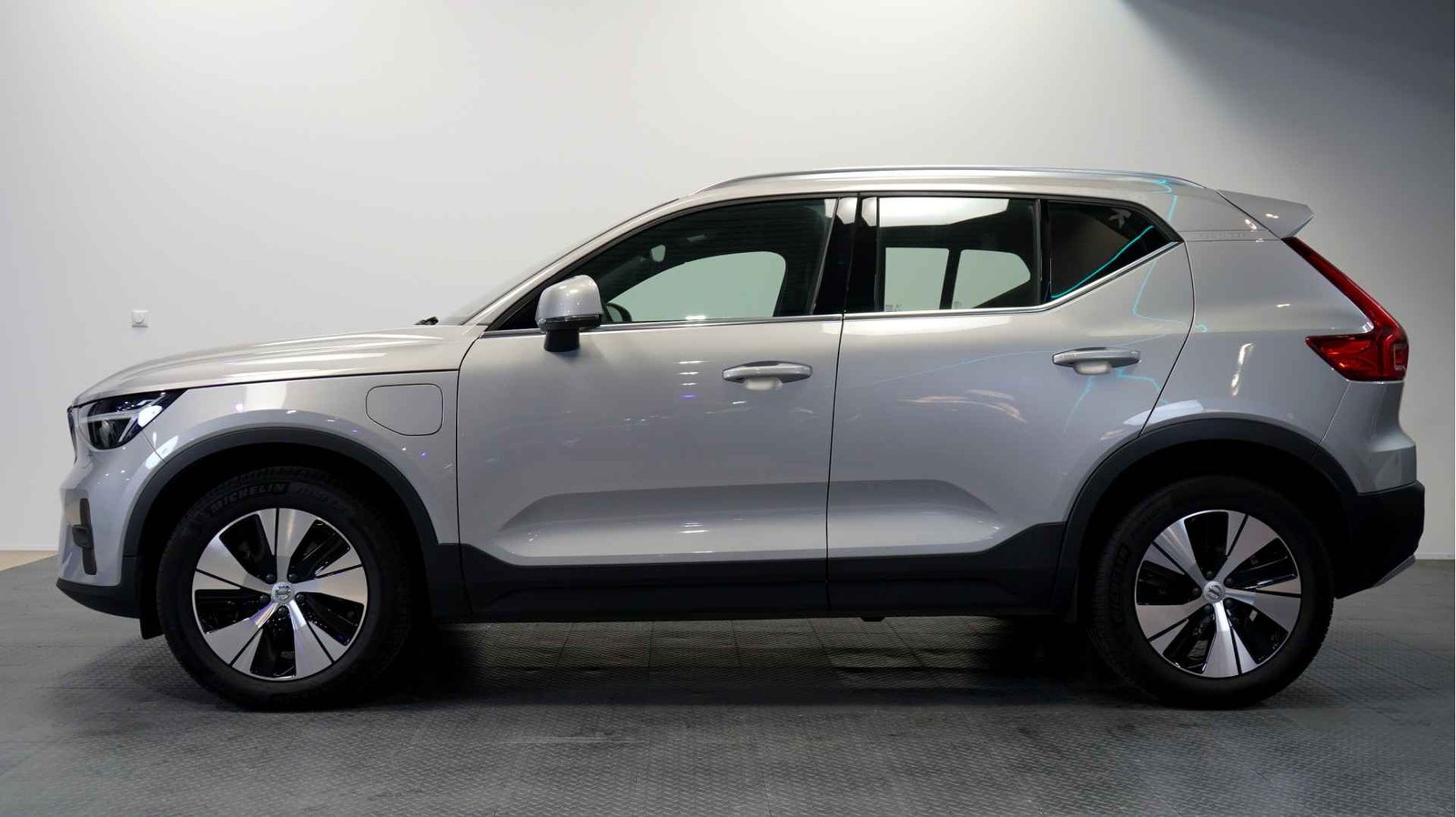 2022 Volvo XC40 1.5 T5 Plug-in Hybrid 262HP DCT7 FACELIFT - Image 2
